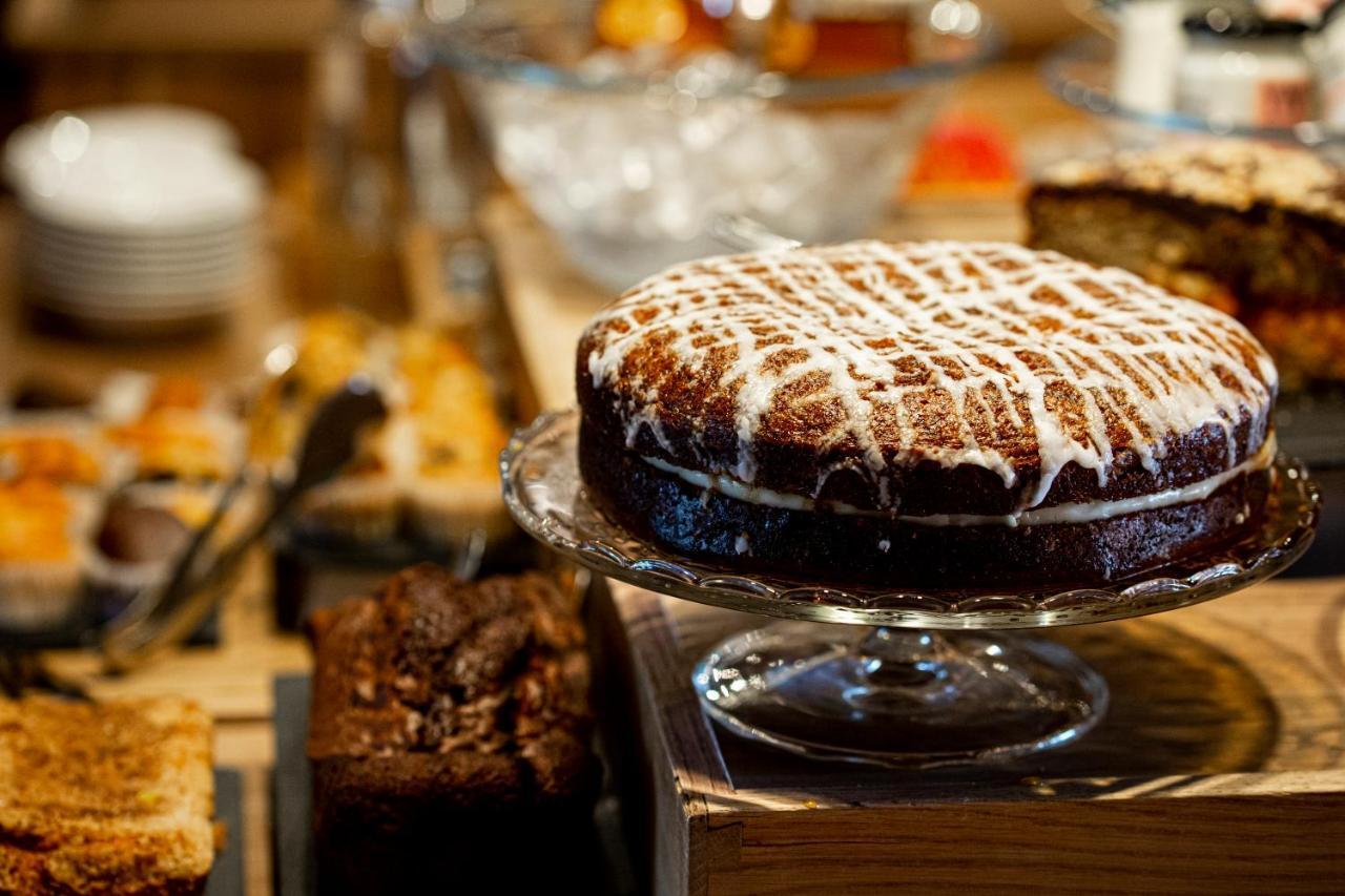 Hacienda Zorita Wine Hotel & Spa Valverdón Exteriör bild A cake