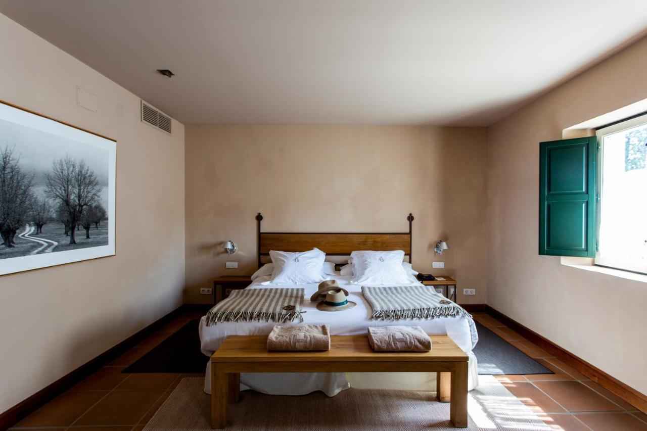 Hacienda Zorita Wine Hotel & Spa Valverdón Exteriör bild A room at Hotel Casa 1800